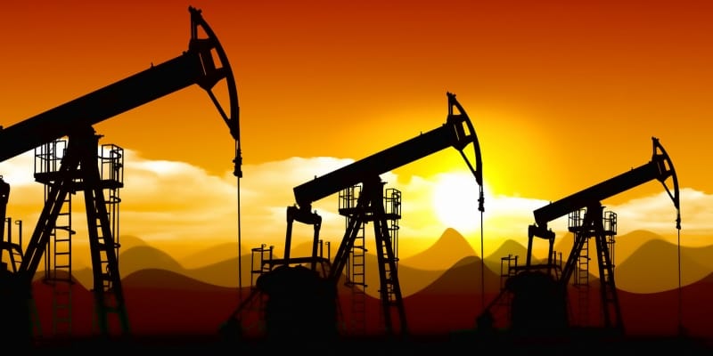 Giá xăng dầu trong nước có thể tăng 600-800 đồng/lít vào ngày mai 11/1? - Ảnh 1